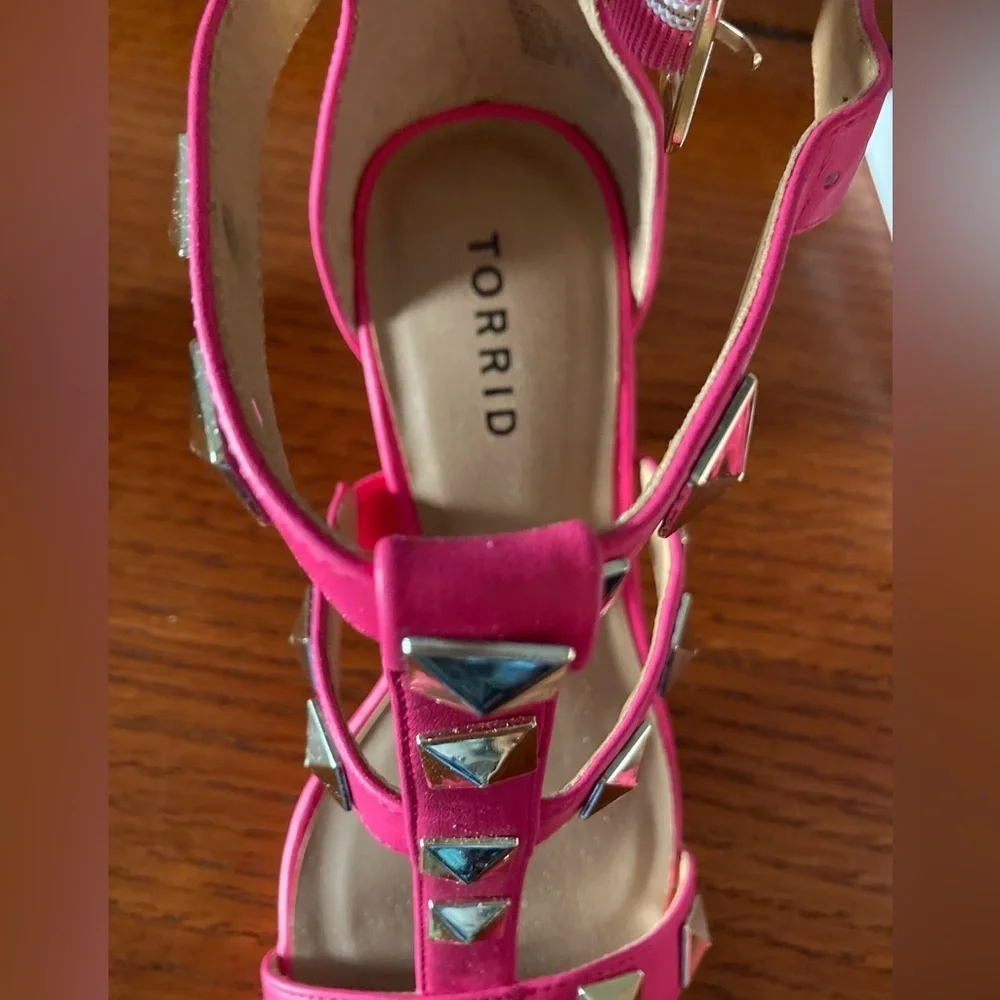 Torrid fuschia studded Sandal heels NWT Size 8WW